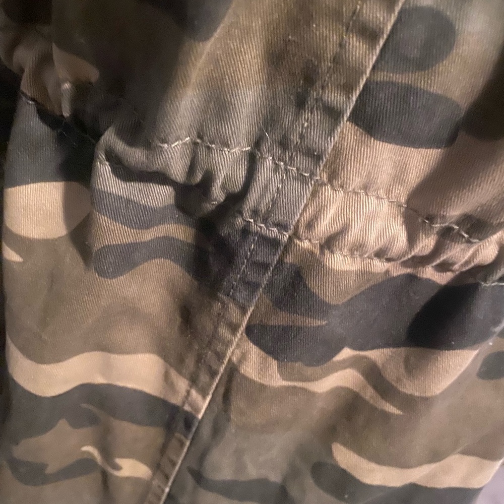 Calling all my CAMO GIRLS !! Many details heavy and fashionable 💚🩶🦌 - Picture 7 of 16